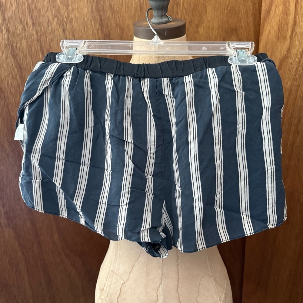 MASON Sz 0 Silk Shorts Striped Navy Blue White Black Lining Pockets - Picture 2 of 9